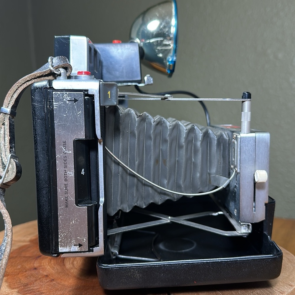 POLAROID Land Camera Automatic 100 w/ Model 268 Flash - Picture 4 of 16